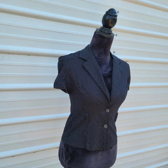 My Lola Juniors L Blazer Black White Striped Cap Sleeve Two Button Stretch - Picture 2 of 7